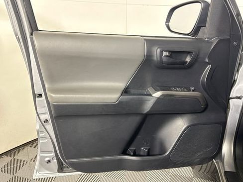 Used 2018 Toyota Tacoma SR5 AWD/4WD image 26