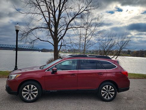 Used 2015 Subaru Outback 2.5i Limited image 2