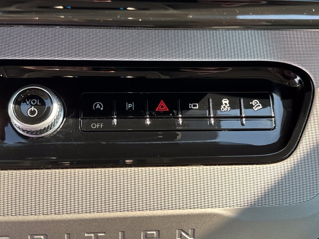 Used 2025 Ford Expedition Active AWD/4WD image 28