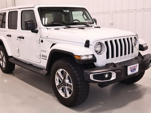 Used 2019 Jeep Wrangler Unlimited Sahara w/ Uconnect 4C Nav & Sound Group AWD/4WD image 4