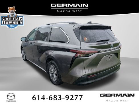 Used 2024 Toyota Sienna XLE w/ XLE Plus Package FWD image 8
