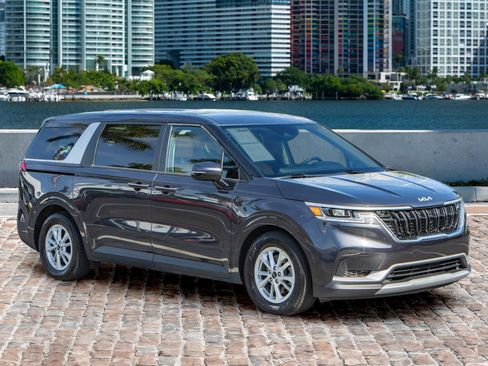 Used 2022 Kia Carnival LX image 3