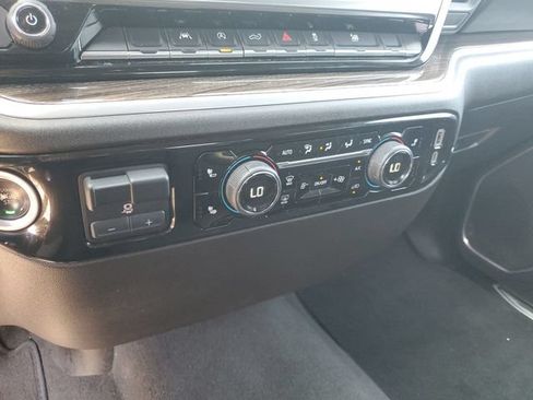 Used 2025 Chevrolet Silverado 1500 LT AWD/4WD image 32