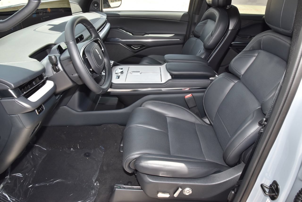 New 2027 Lincoln Navigator Reserve w/ Jet Appearance Package AWD/4WD image 13