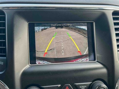 Used 2019 Jeep Grand Cherokee Laredo image 31