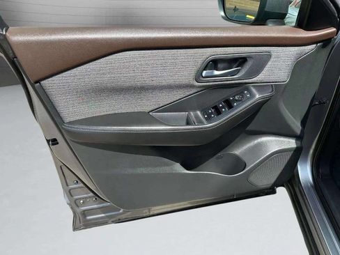 Used 2021 Nissan Rogue SV image 26