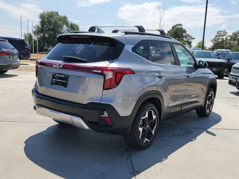 Used 2025 Kia Seltos EX AWD/4WD image 4