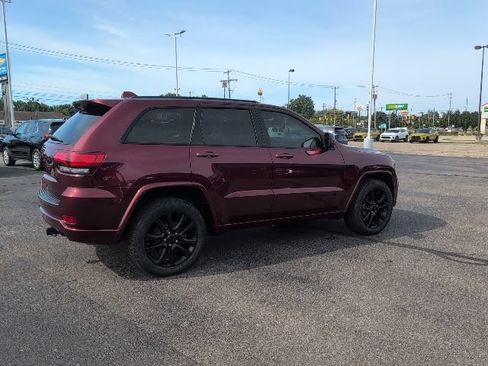 Used 2019 Jeep Grand Cherokee Altitude AWD/4WD image 8