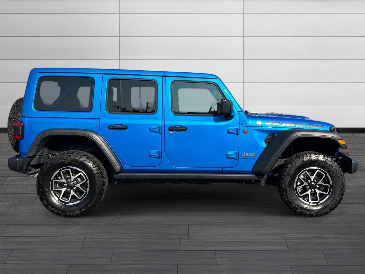 Used 2025 Jeep Wrangler Unlimited Rubicon w/ Convenience Group AWD/4WD image 3