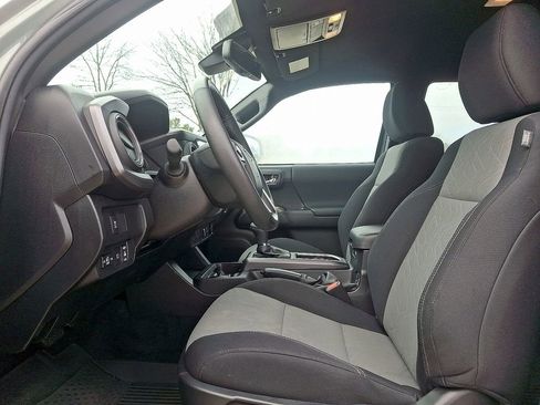 Used 2023 Toyota Tacoma TRD Sport w/ Technology Package image 13