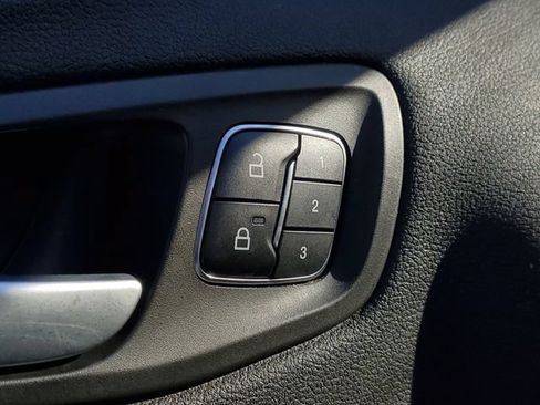 Used 2019 Ford Escape Titanium w/ U9j03 - Titanium Tow Package AWD/4WD image 12