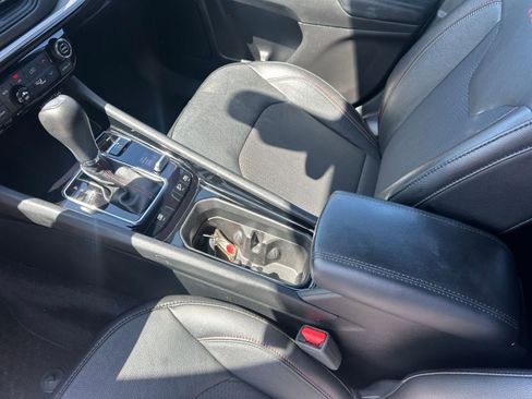 Used 2025 Jeep Compass Trailhawk image 40