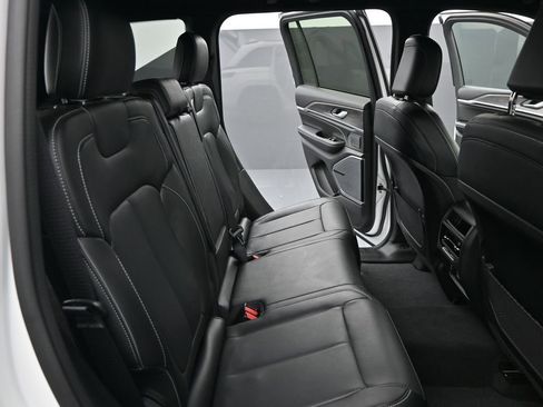 Used 2022 Jeep Grand Cherokee Overland image 19