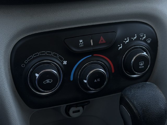 Used 2013 Dodge Dart SXT w/ Popular Equipment Group FWD image 19