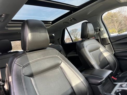 Certified 2022 Ford Explorer XLT w/ Equipment Group 202A image 37