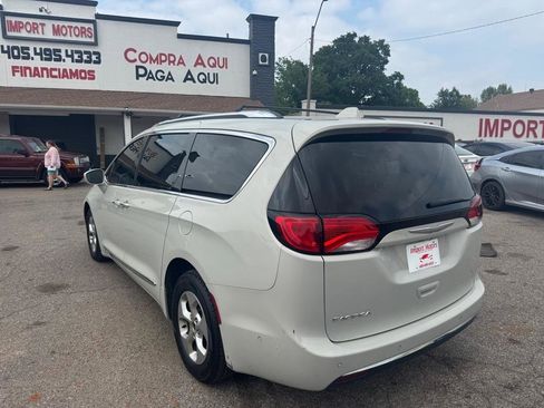 Used 2017 Chrysler Pacifica Touring-L Plus w/ Advanced Safetytec Group FWD image 8
