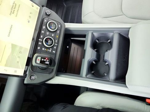 New 2026 Land Rover Defender 130 X-Dynamic SE AWD/4WD image 26