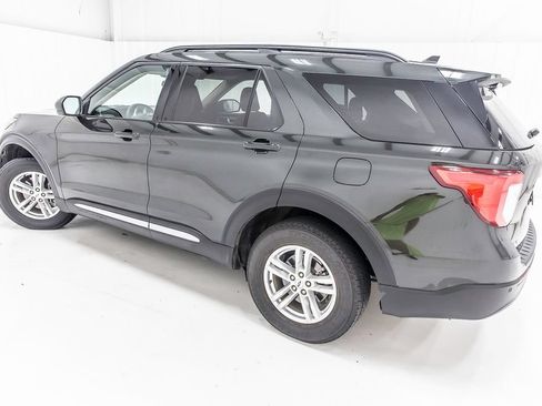 Used 2022 Ford Explorer XLT AWD/4WD image 4