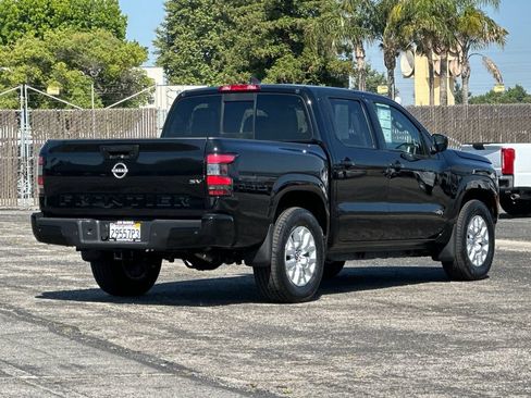 Used 2022 Nissan Frontier SV w/ SV Premium Package RWD image 3