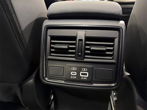 Used 2025 Subaru Forester Limited w/ Popular Package image 36