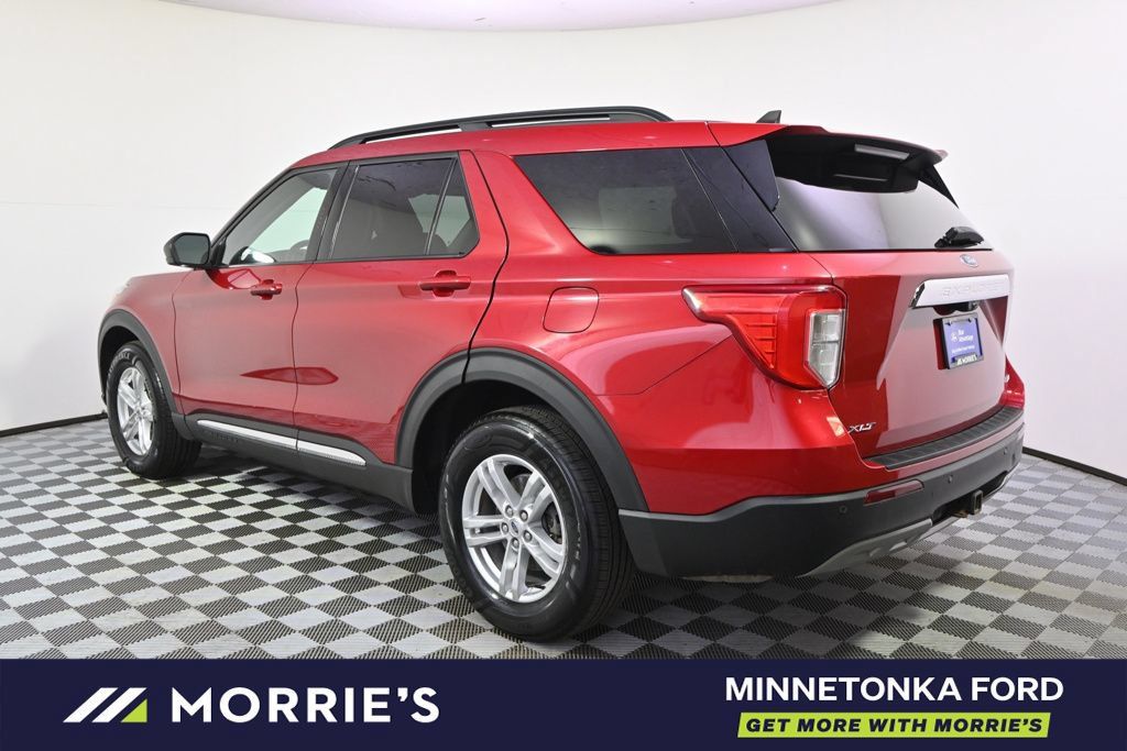 Used 2023 Ford Explorer XLT w/ Equipment Group 202A AWD/4WD image 3
