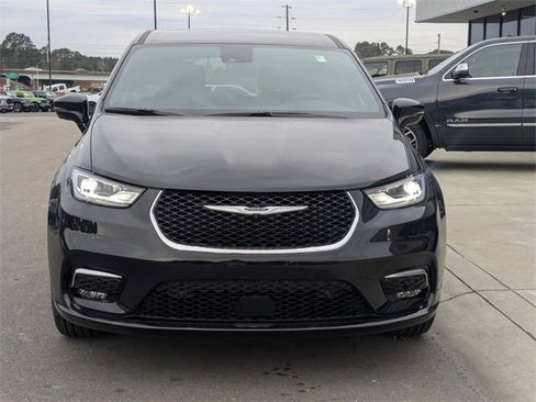 New 2026 Chrysler Pacifica Select image 3