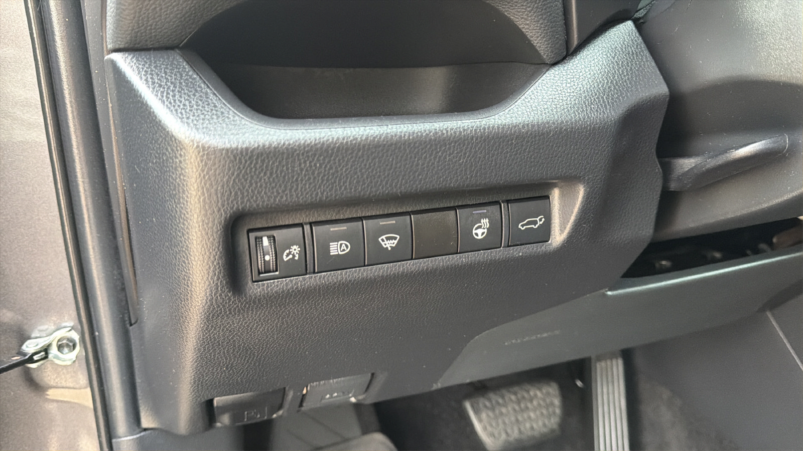 Used 2021 Toyota RAV4 XLE w/ Convenience Package AWD/4WD image 24