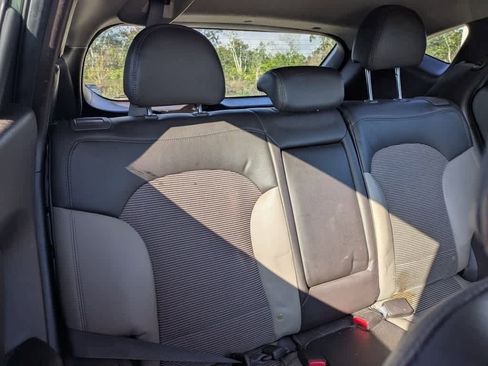 Used 2011 Hyundai Tucson GLS image 8