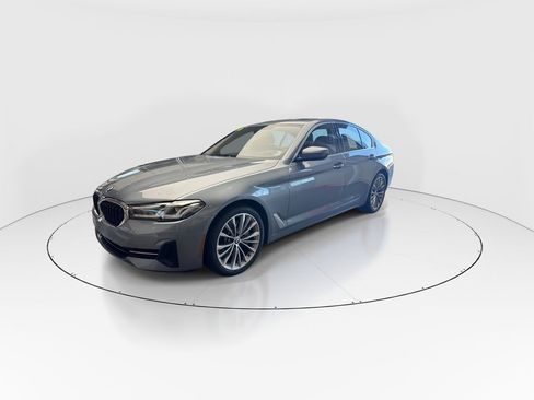Used 2021 BMW 530i xDrive w/ Premium Package image 4