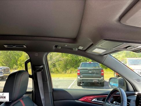 Used 2024 Chevrolet Traverse RS image 21