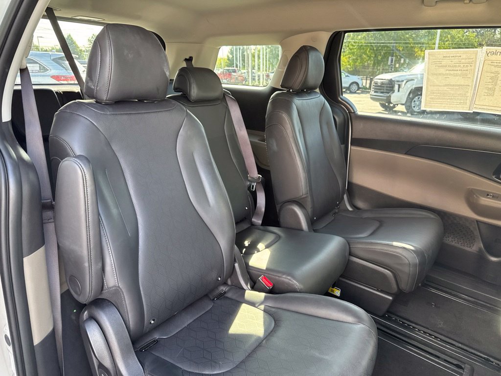 Used 2026 Kia Carnival FWD image 34