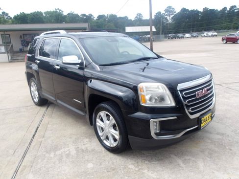 Used 2017 GMC Terrain SLT w/ Driver Alert Package I FWD image 4