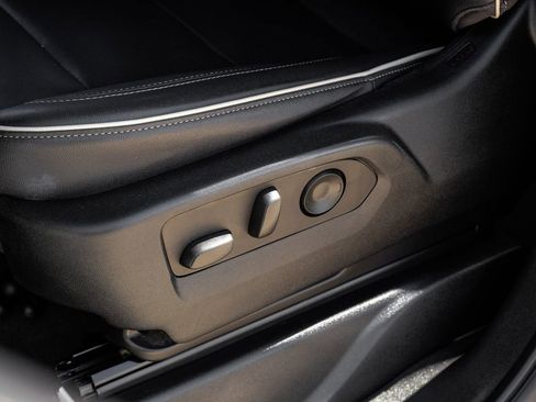 Used 2023 Chevrolet Suburban Premier image 34