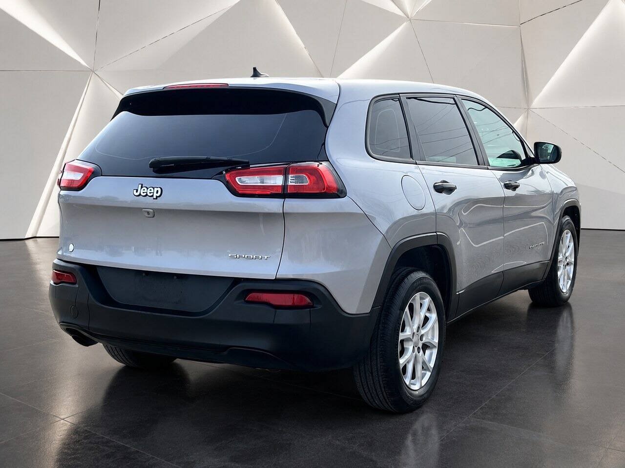 Used 2015 Jeep Cherokee Sport FWD image 5