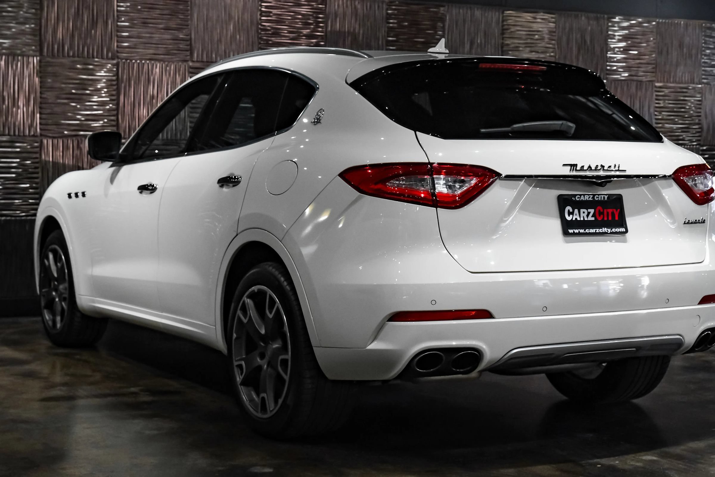 Used 2017 Maserati Levante S AWD/4WD image 13