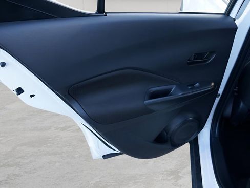 Used 2021 Nissan Kicks S FWD image 10