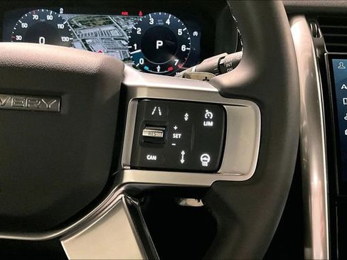 Certified 2025 Land Rover Discovery S image 21