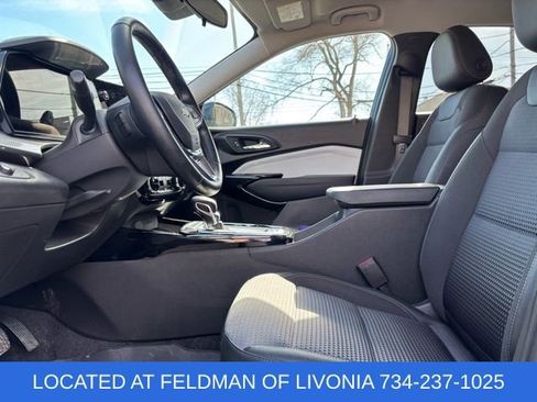 Used 2024 Chevrolet Trax LT w/ Driver Confidence Package image 6