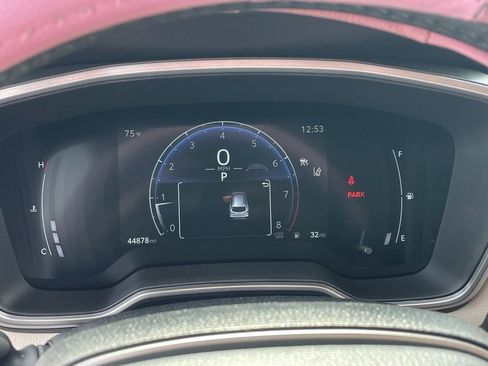 Used 2024 Toyota Corolla Cross XLE image 6