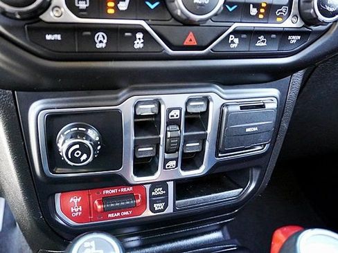 Used 2020 Jeep Gladiator Rubicon AWD/4WD image 31