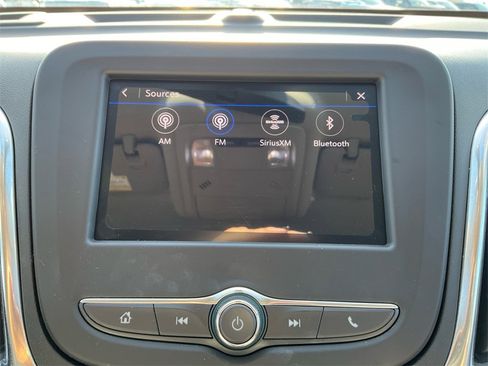 Used 2022 Chevrolet Equinox LT w/ Driver Convenience Package image 19