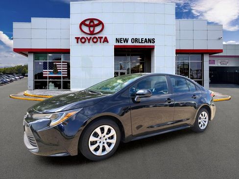 Used 2025 Toyota Corolla LE FWD image 1