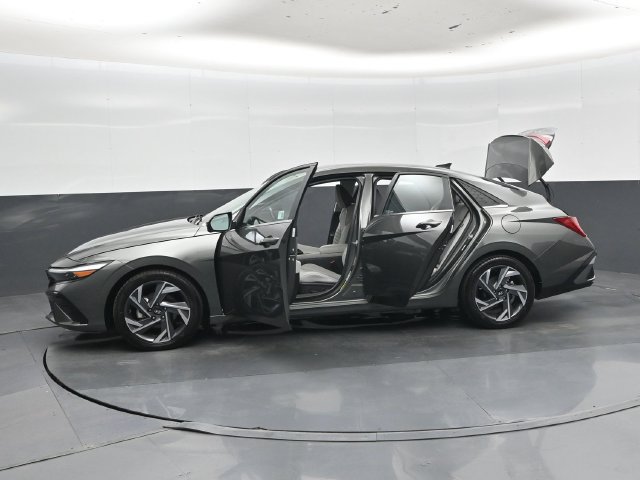 Used 2024 Hyundai Elantra Limited FWD image 50