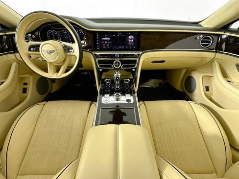 Certified 2022 Bentley Flying Spur V8 image 4