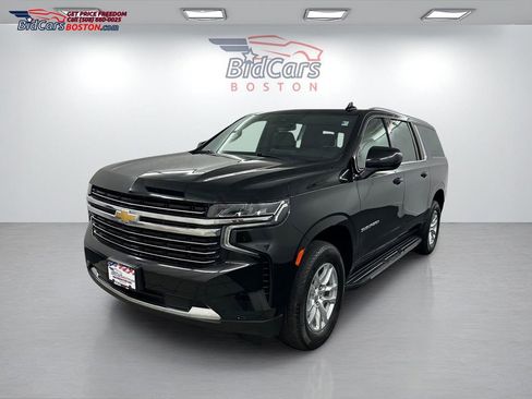 Used 2024 Chevrolet Suburban LT image 1