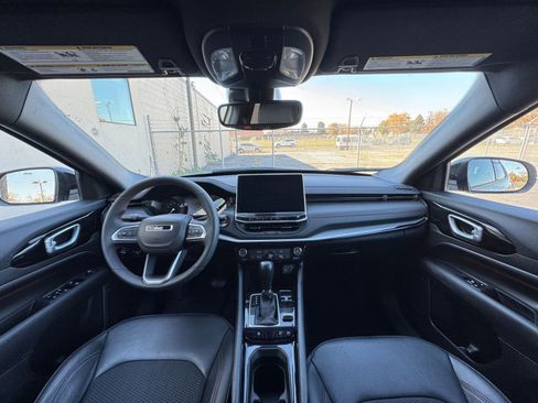 Used 2025 Jeep Compass Trailhawk image 32