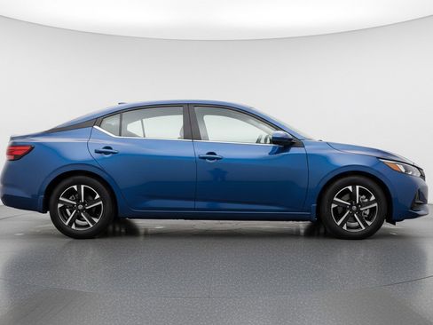 Used 2025 Nissan Sentra SV image 11