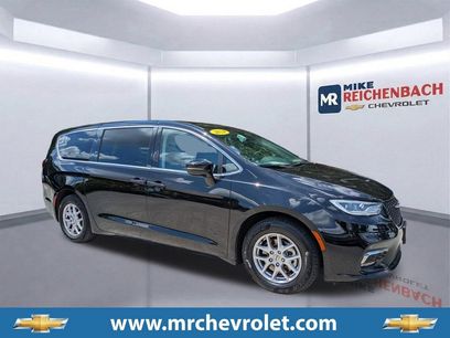Used 2024 Chrysler Pacifica Touring-L