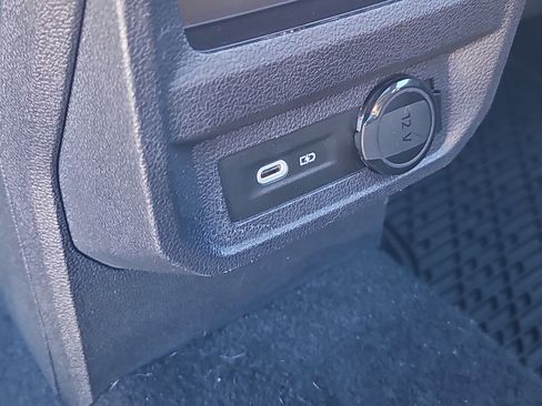 Certified 2022 Volkswagen Tiguan SE R-Line image 15