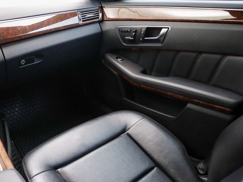 Used 2013 Mercedes-Benz E 350 Sedan image 18